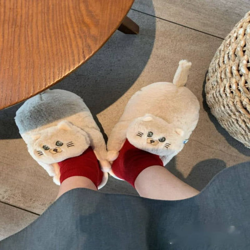 Cuddling cat slippers in white. farry fashion